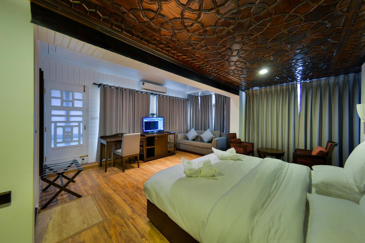 Hotel Metropolis Сринагар Экстерьер фото