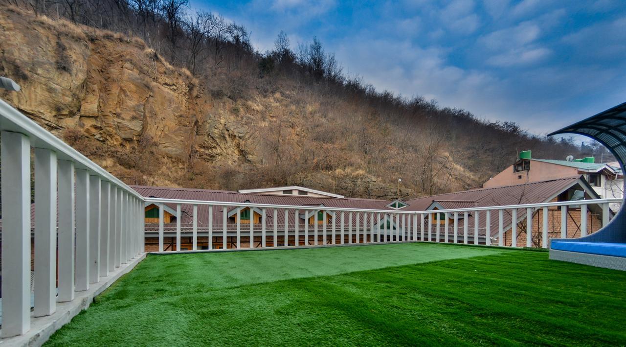 Hotel Metropolis Сринагар Экстерьер фото