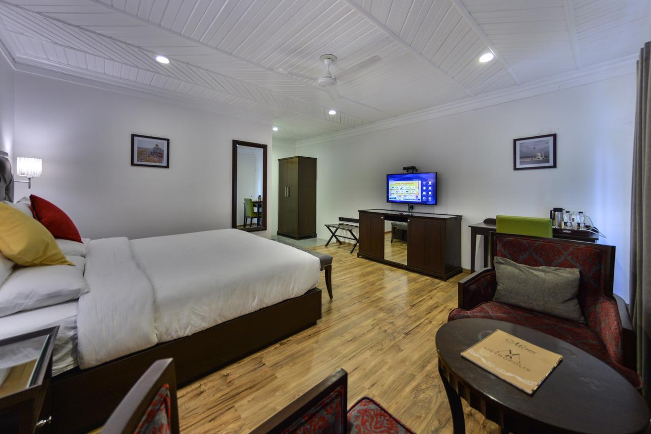Hotel Metropolis Сринагар Экстерьер фото