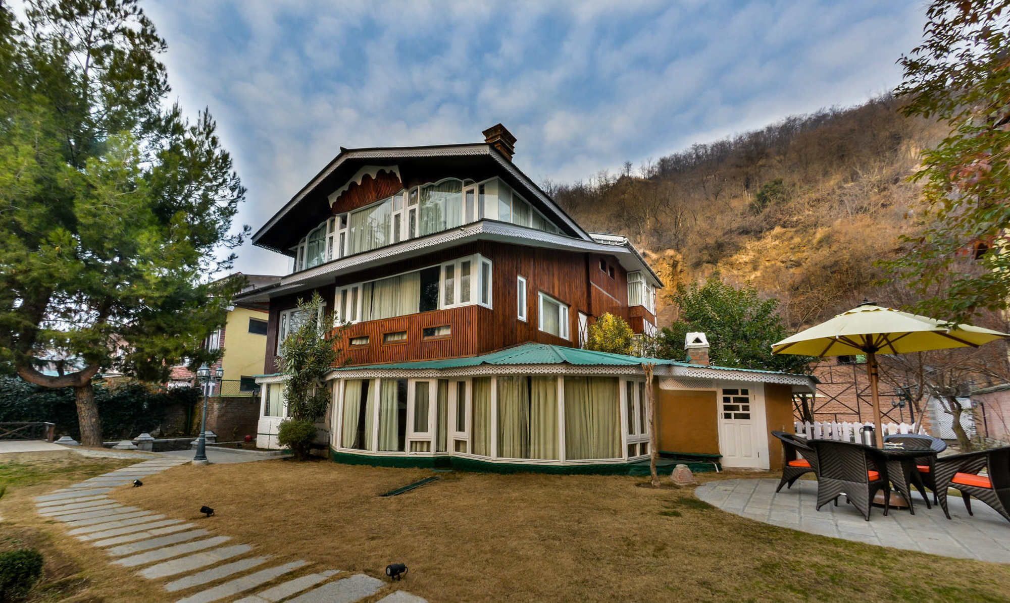 Hotel Metropolis Сринагар Экстерьер фото